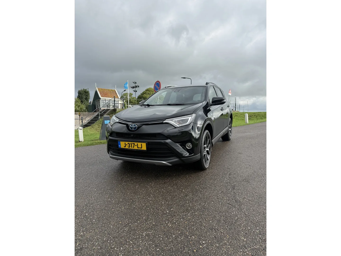Toyota RAV4 (2018) — foto 1