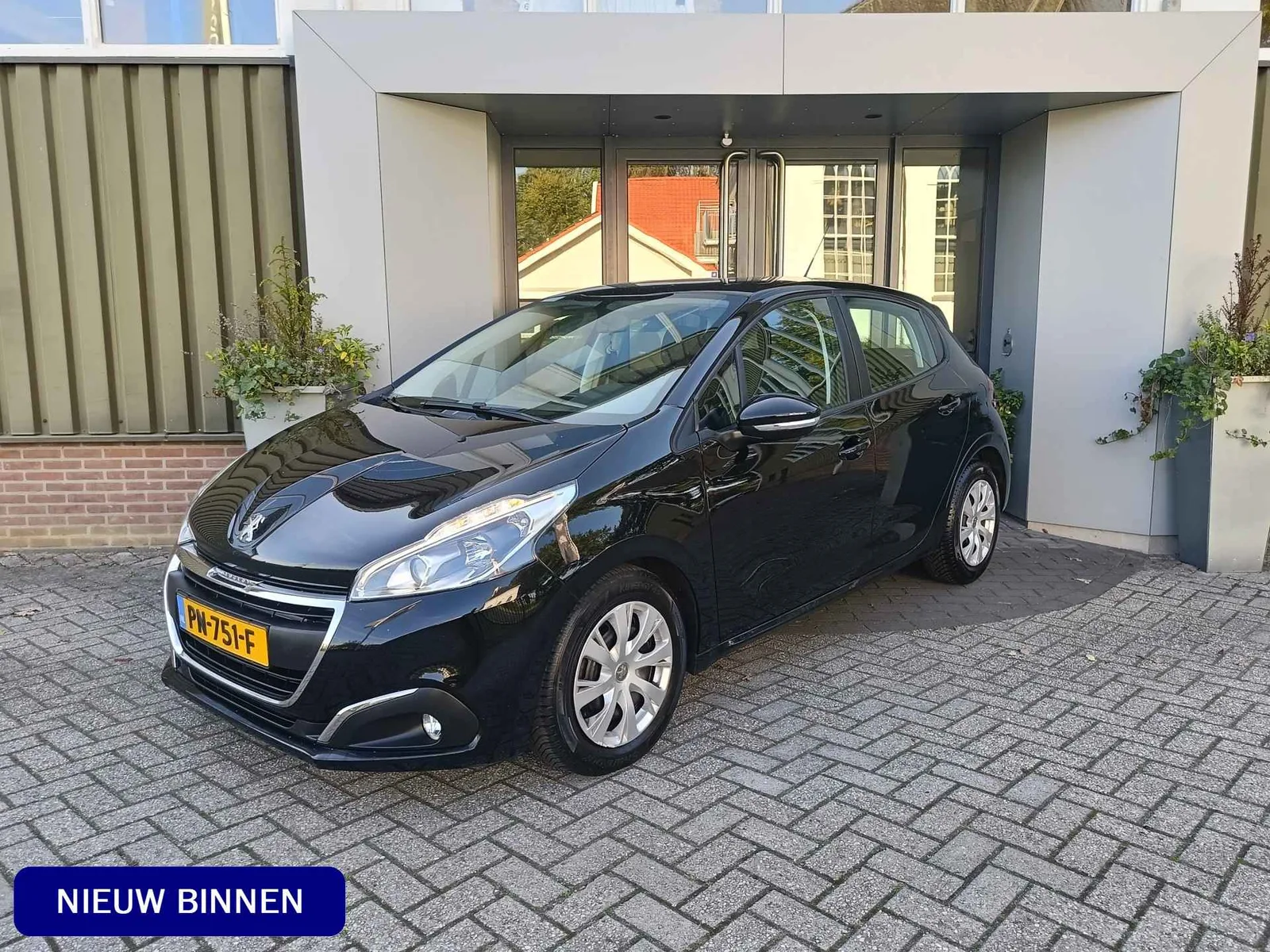 Peugeot 208 (2017) — foto 1