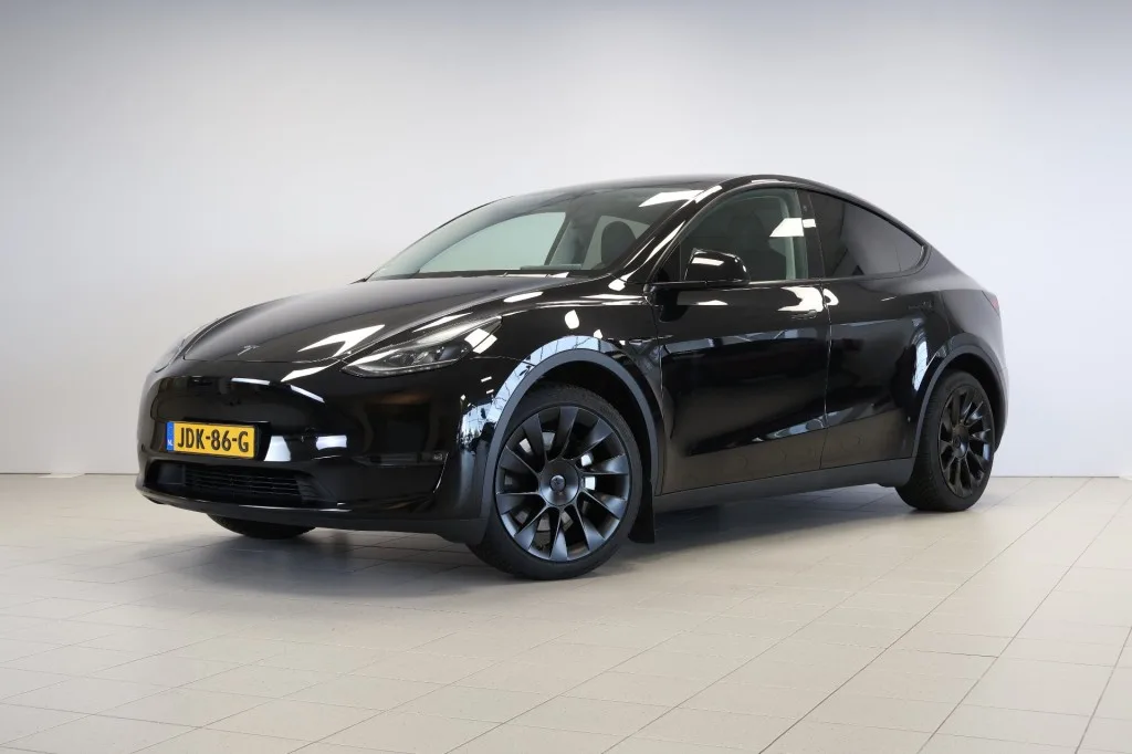 Tesla Model Y (2023) — foto 1