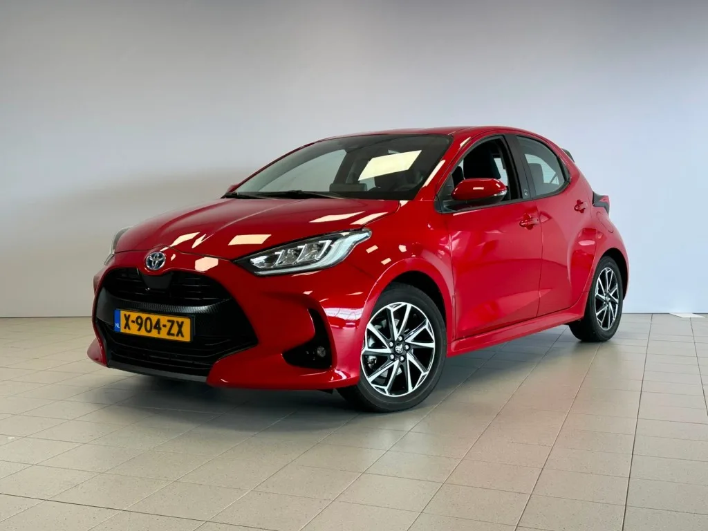 Toyota Yaris (2023) — foto 1