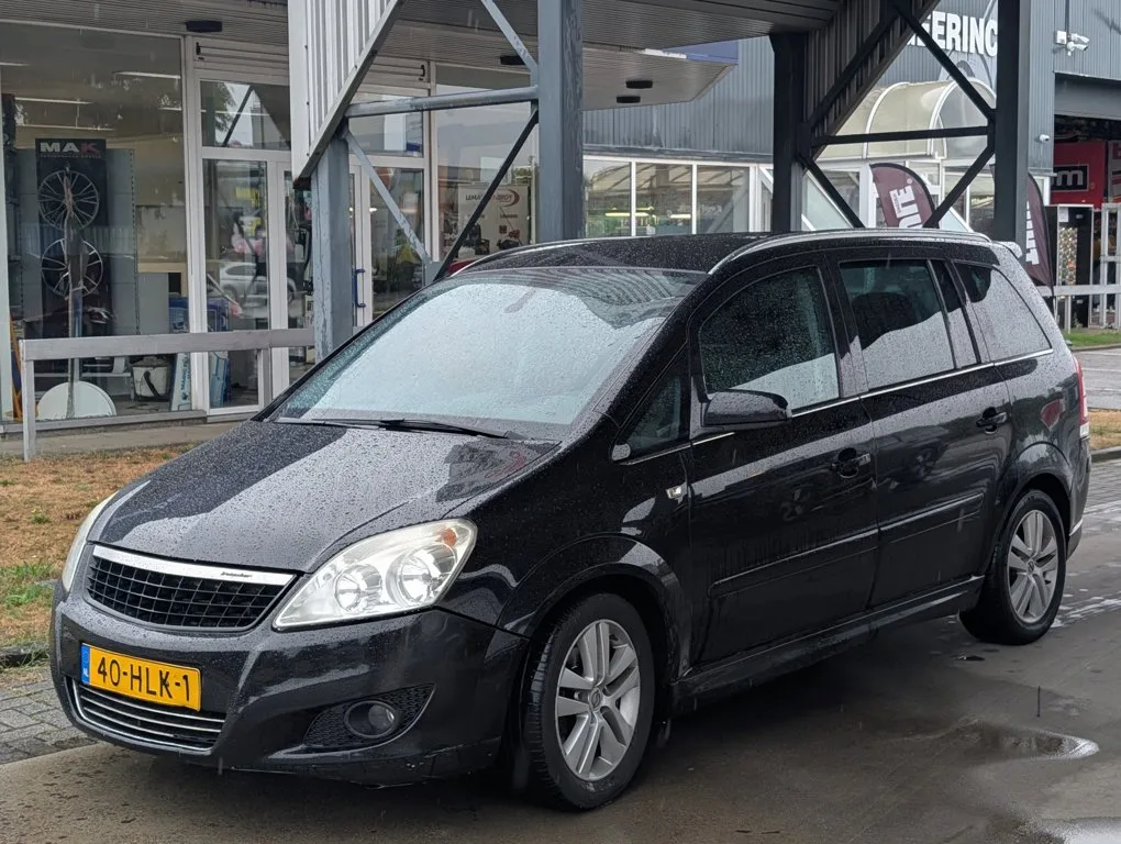 Opel Zafira (2008) — foto 1