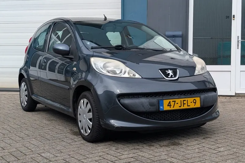 Peugeot 107 (2008)