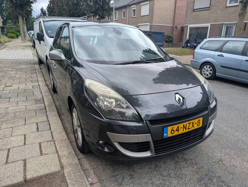 Renault Scénic (2011) — foto 1