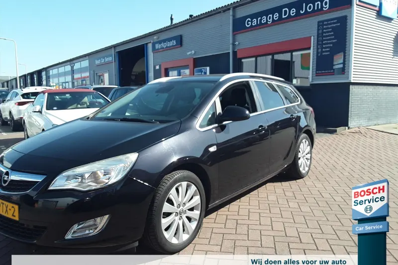 Opel Astra (2011)