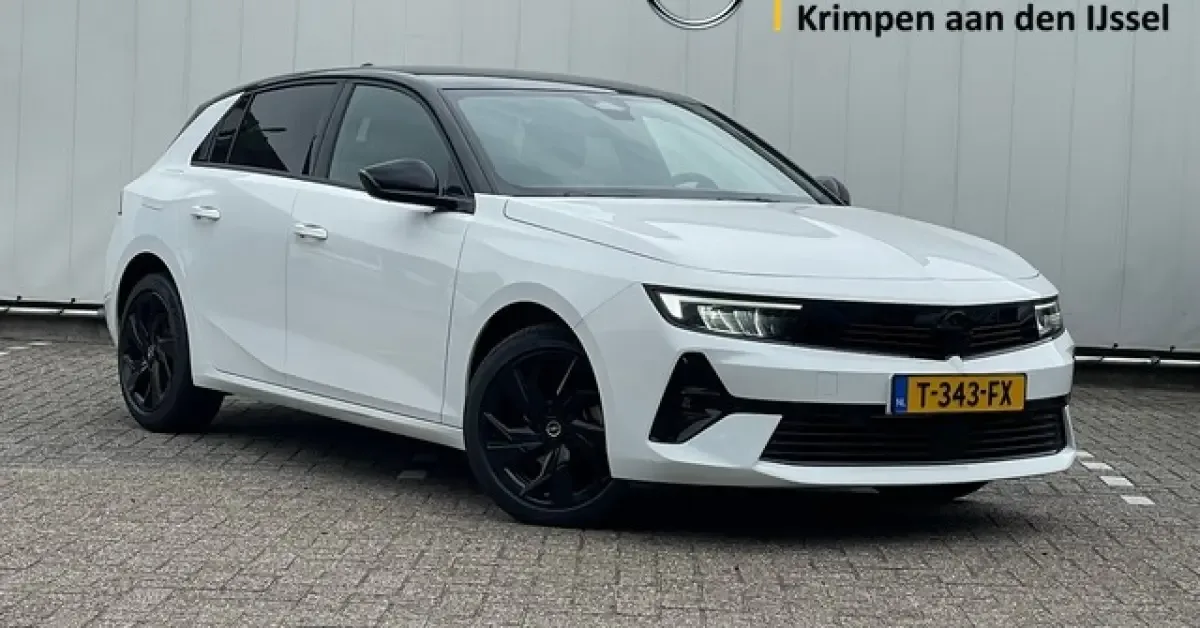 Opel Astra (2022) — foto 1