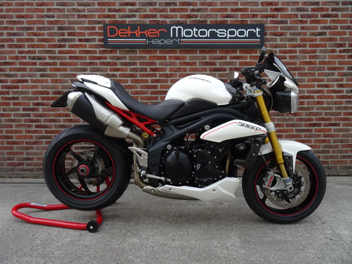 Triumph Speed Triple 1050 (2012) — foto 1