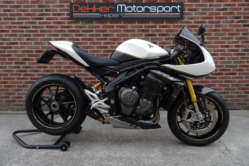 Triumph Speed Triple 1200 RR (2023)