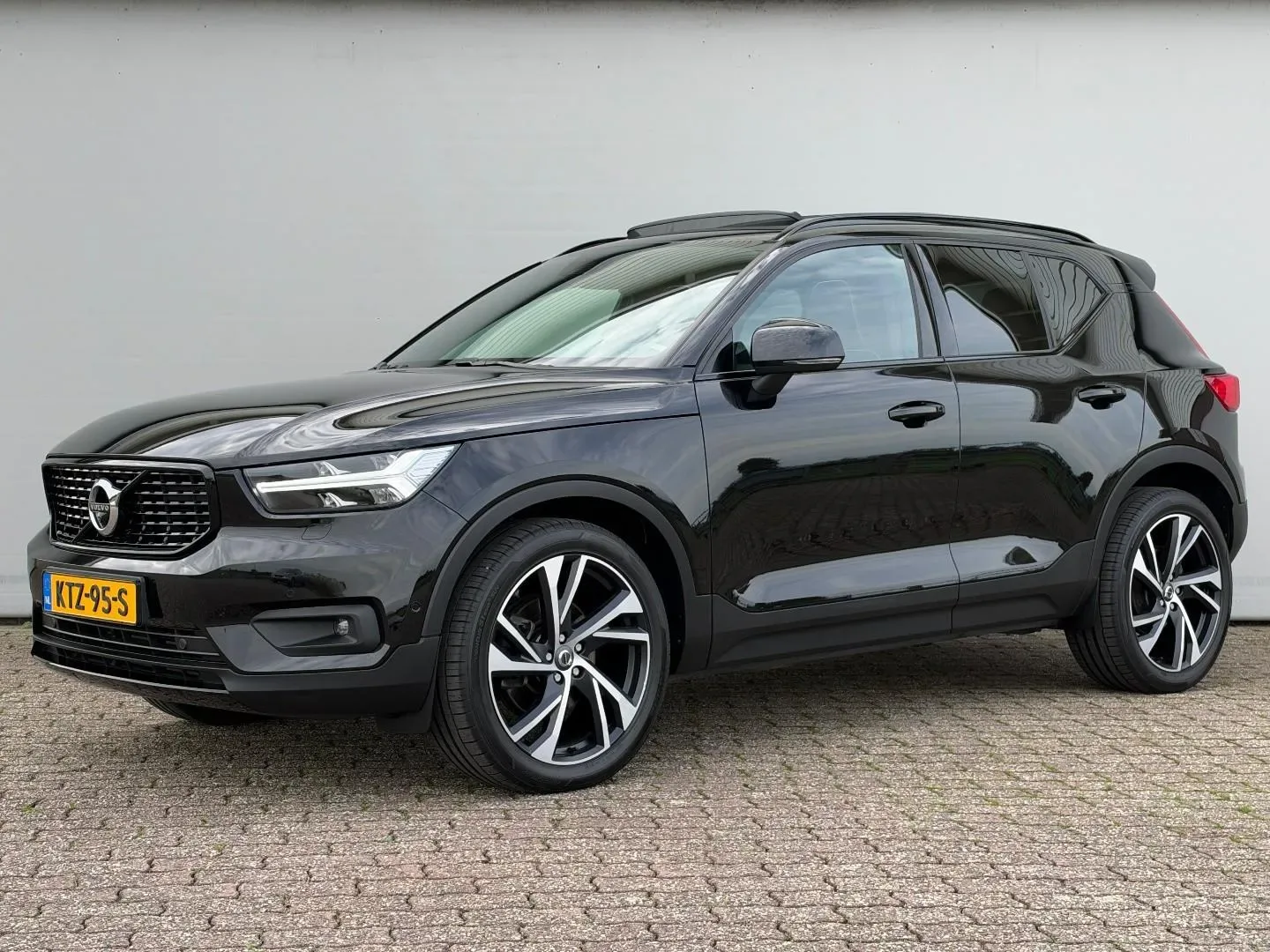 Volvo XC40 (2019) — foto 1