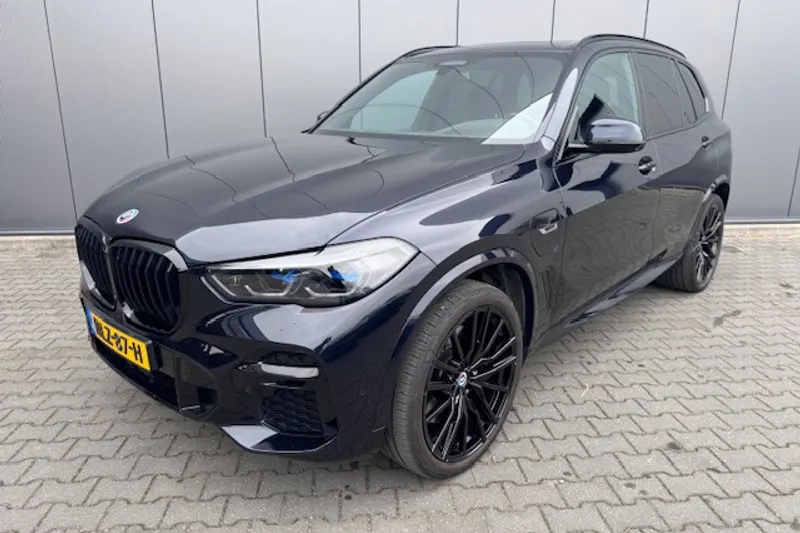 BMW X5 (2023)