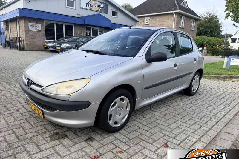 Peugeot 206 (2001)