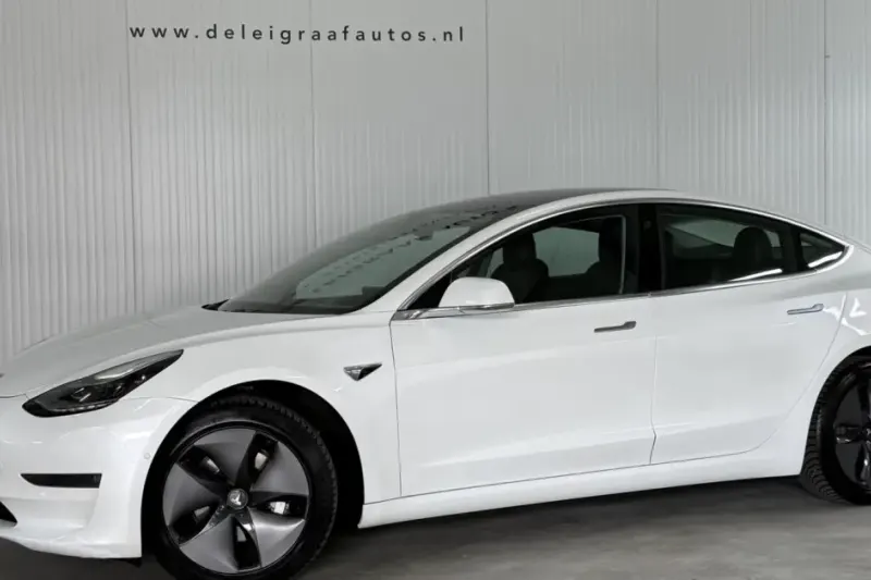 Tesla Model 3 (2019)