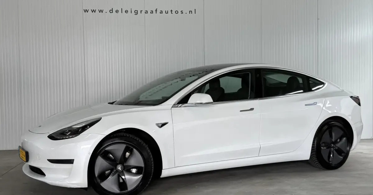 Tesla Model 3 (2019) — foto 1