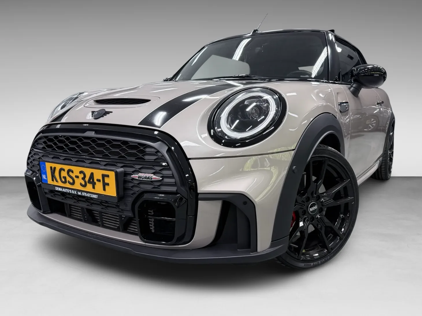 MINI Cabrio (2023) — foto 1