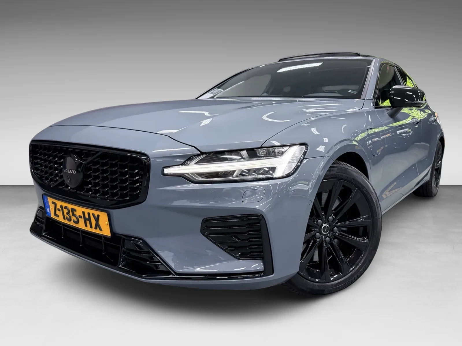 Volvo S60 (2024) — foto 1