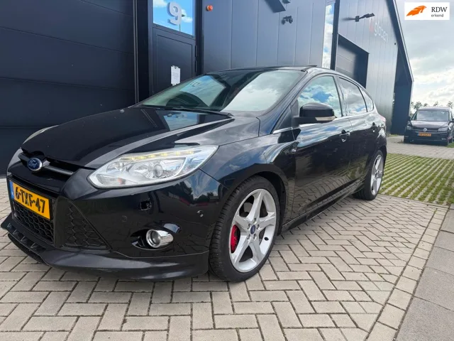 Ford Focus (2013) — foto 1