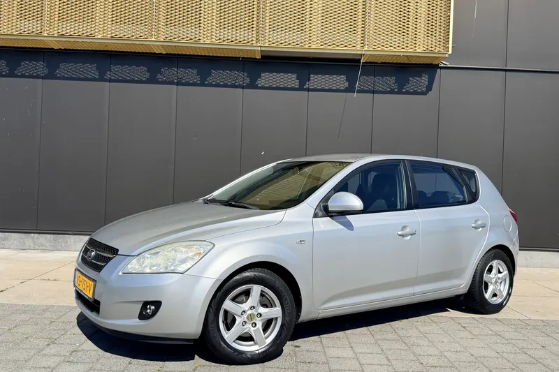 Kia Cee'd (2008)