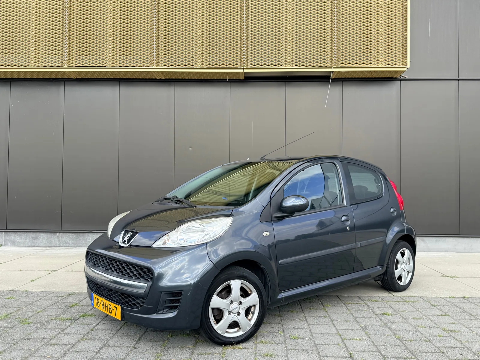 Peugeot 107 (2011) — foto 1