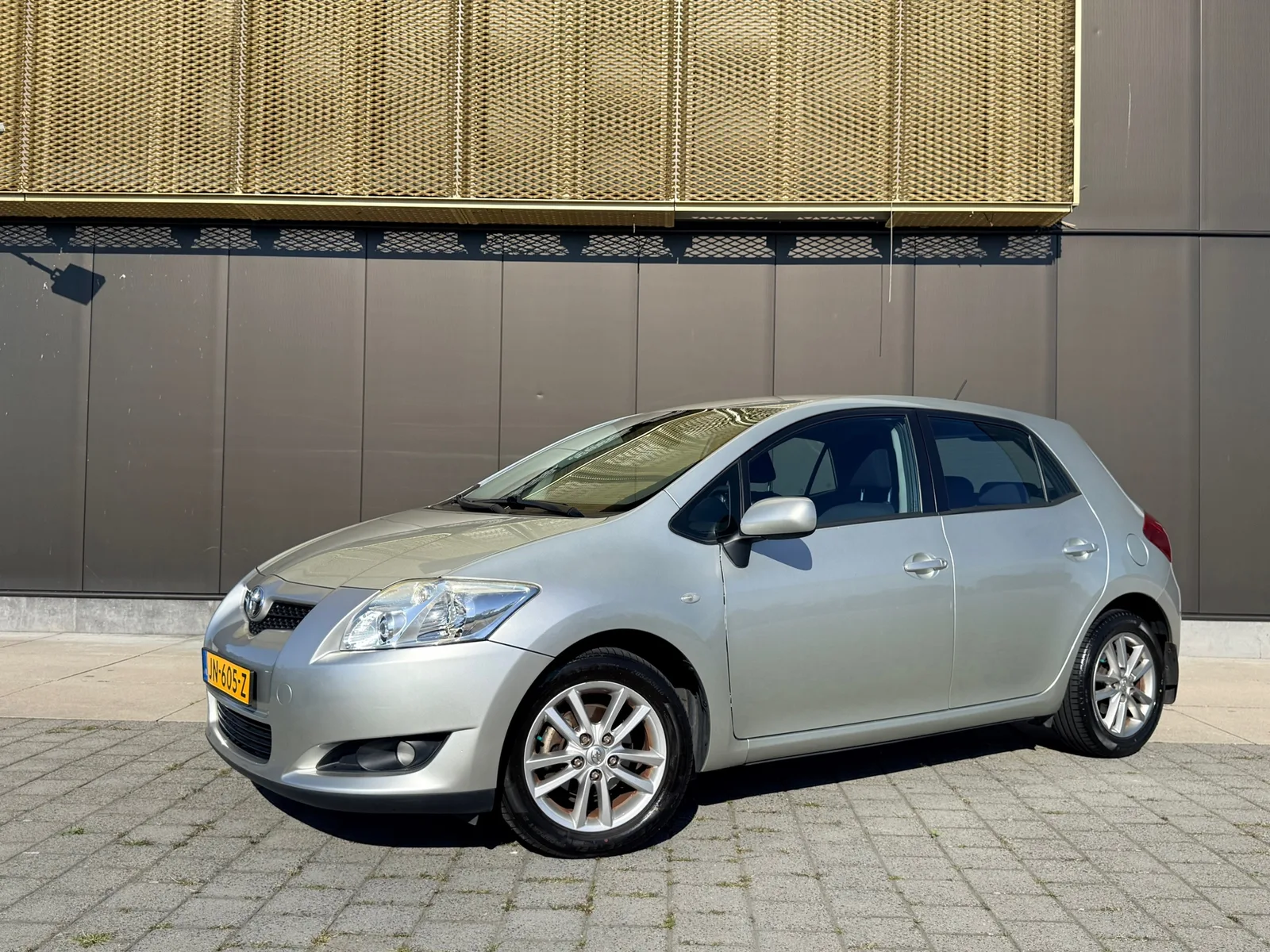 Toyota Auris (2009) — foto 1