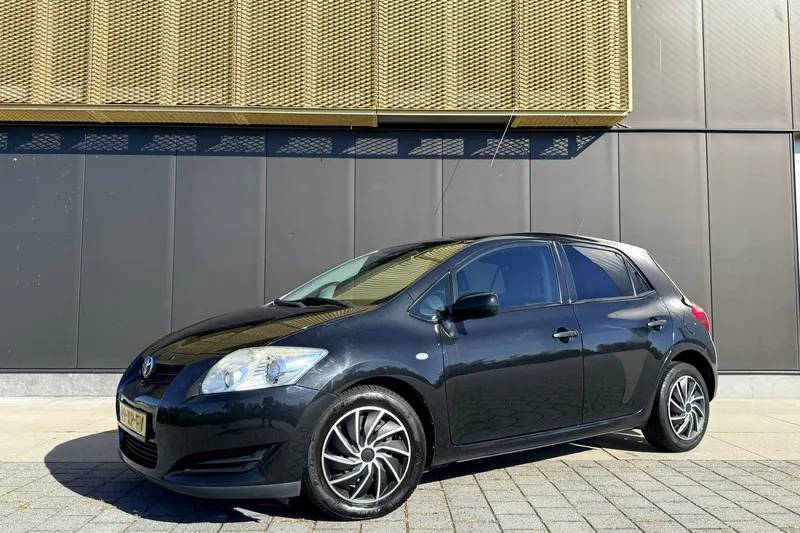 Toyota Auris (2007)