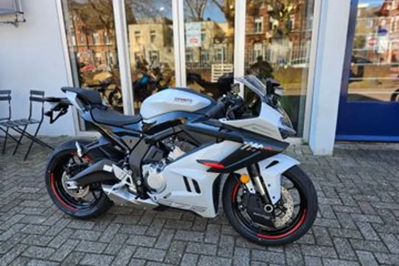 CFMoto 675SR-R (2025)