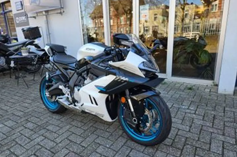 CFMoto 675SR-R (2025)