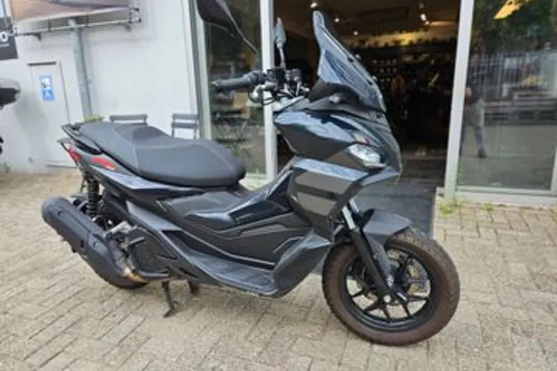 Aprilia SR GT 200 (2025)