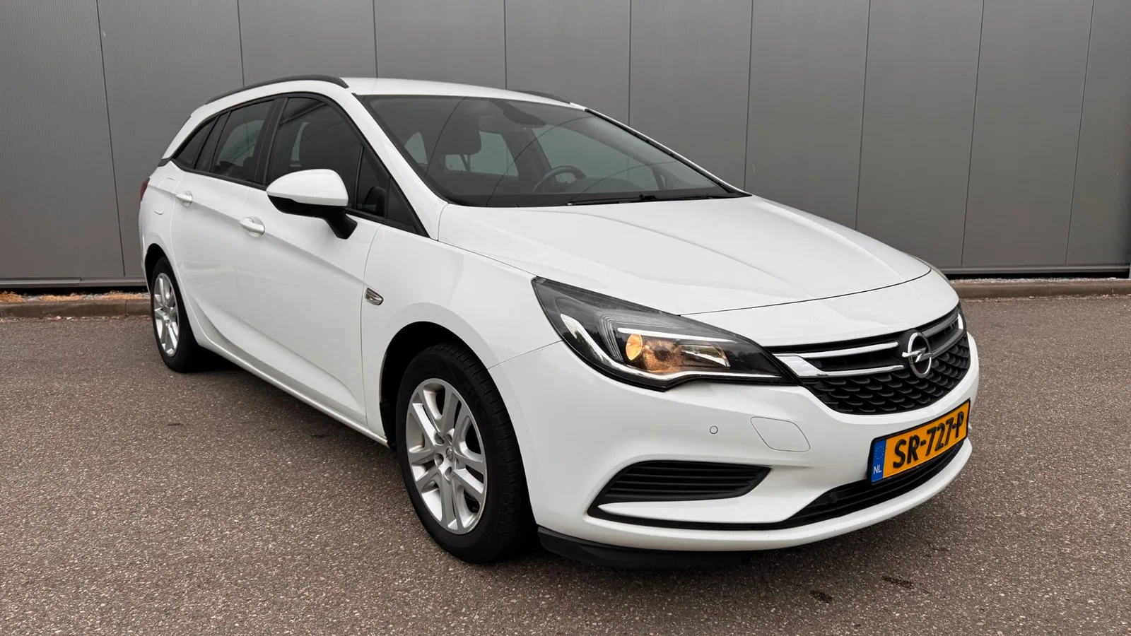 Opel Astra Sports Tourer (2016) — foto 1
