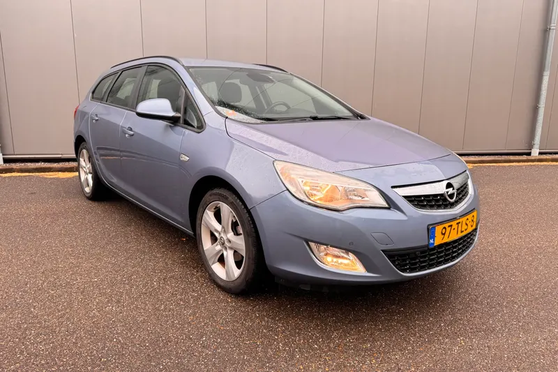 Opel Astra Sports Tourer (2012)