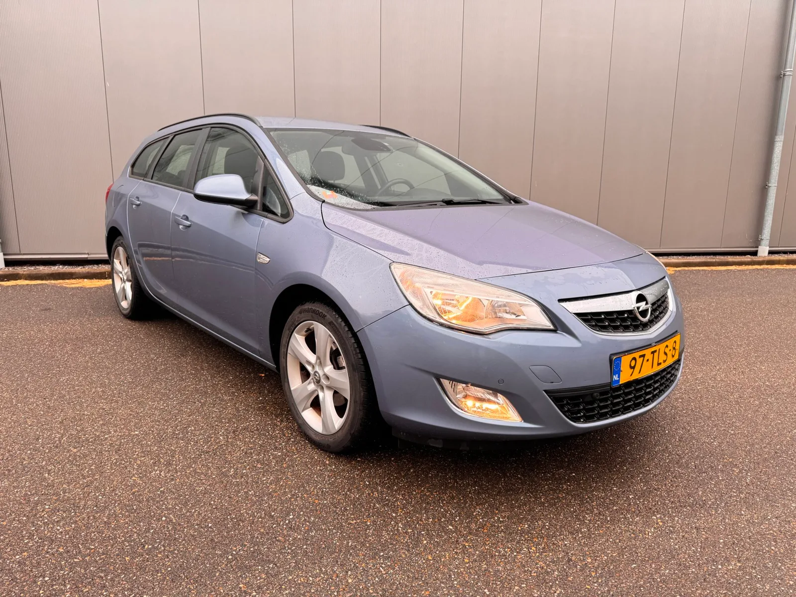 Opel Astra Sports Tourer (2012) — foto 1