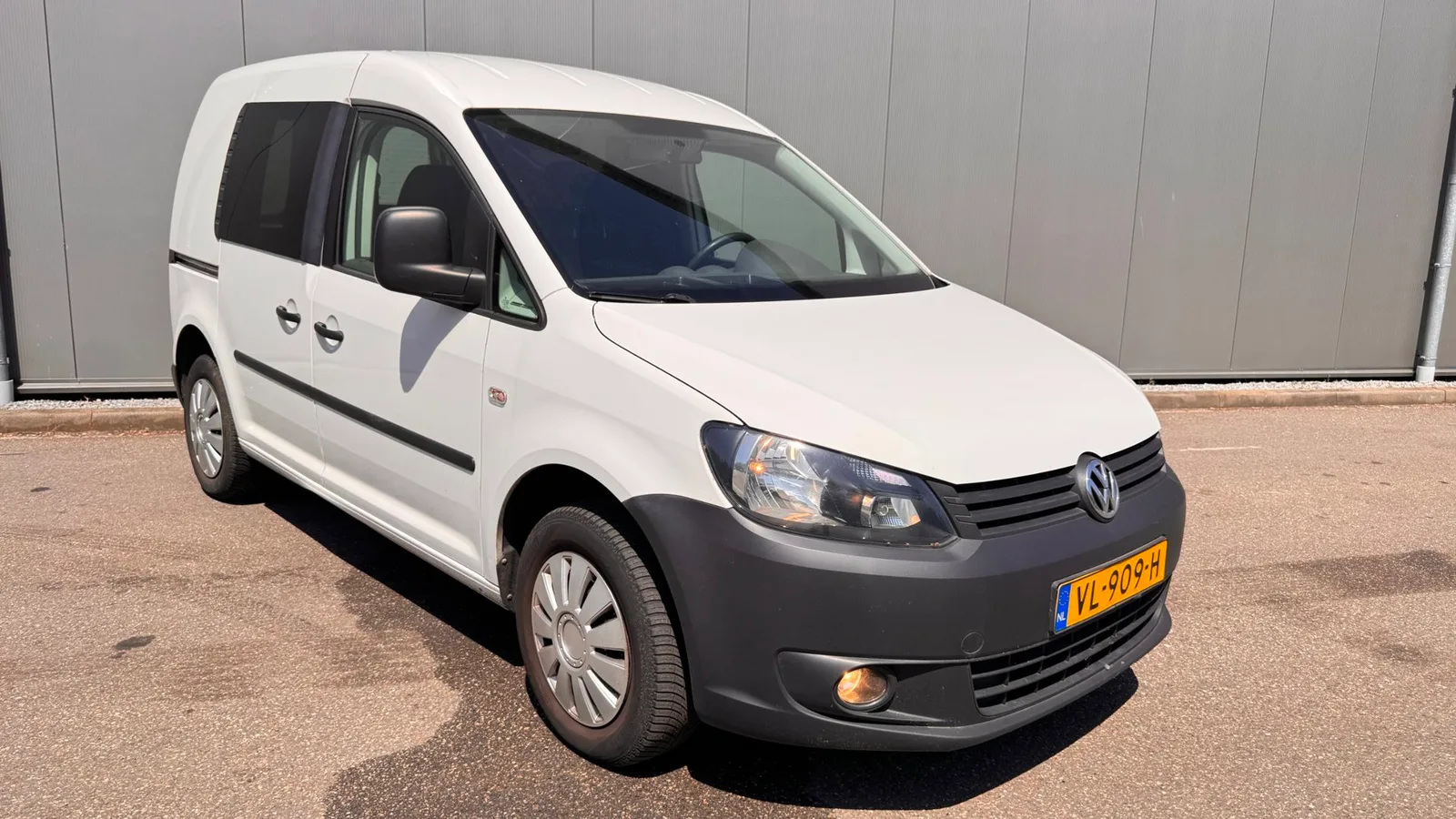Volkswagen Caddy (2015) — foto 1