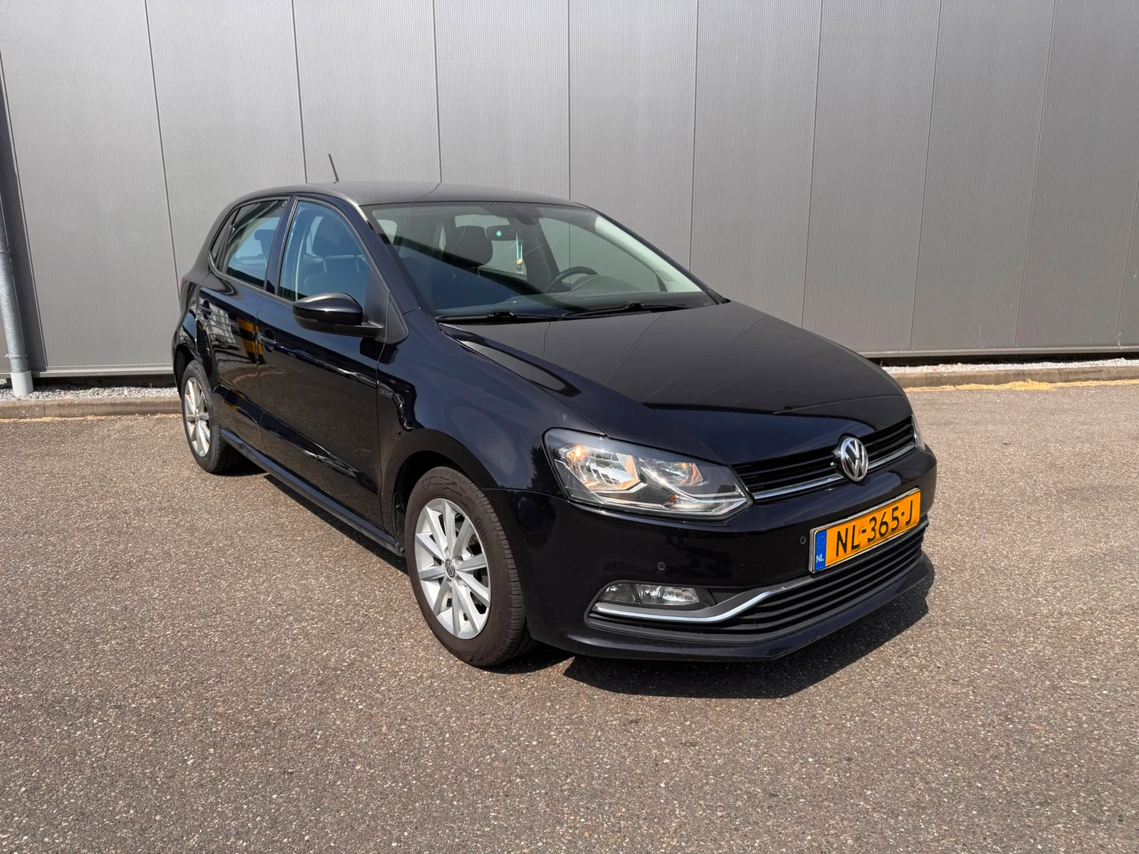 Volkswagen Polo (2015) — foto 1