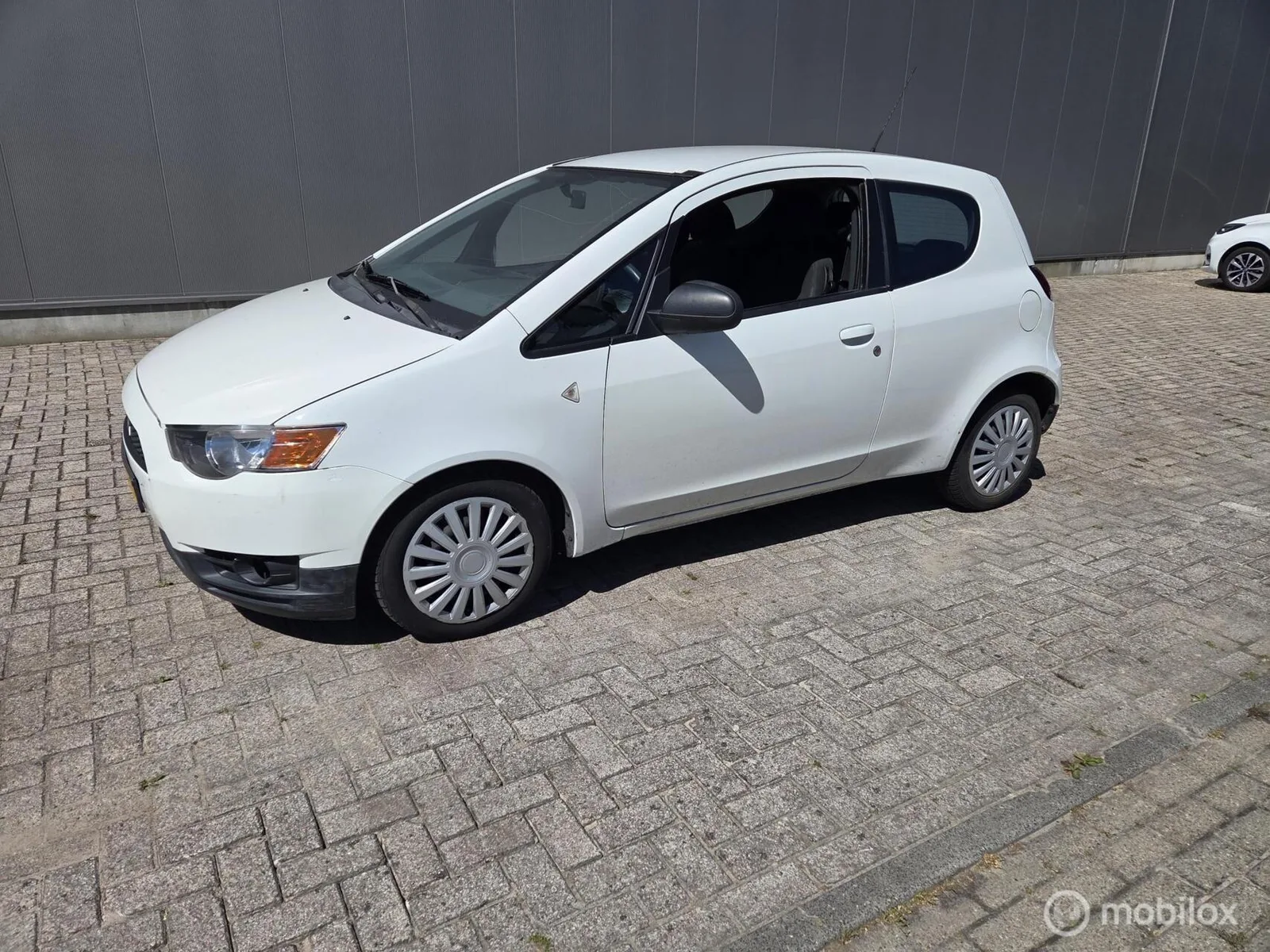 Mitsubishi Colt (2010) — foto 1