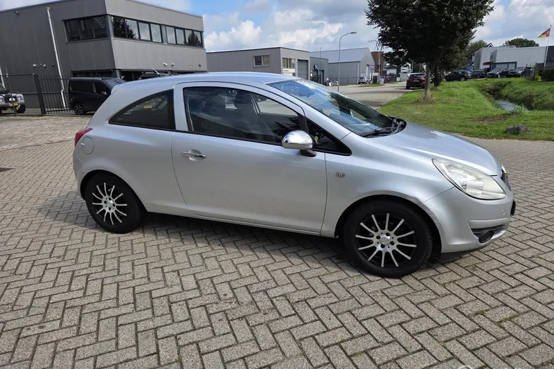 Opel Corsa (2008)