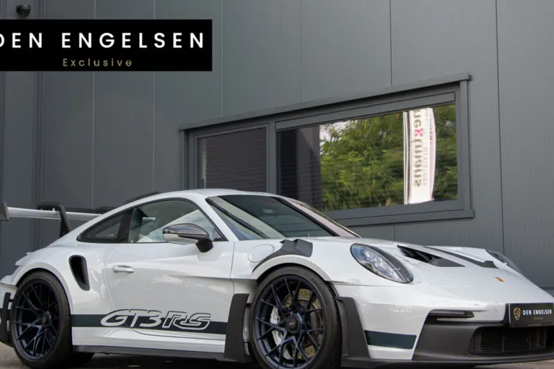 Porsche 911 (2023)