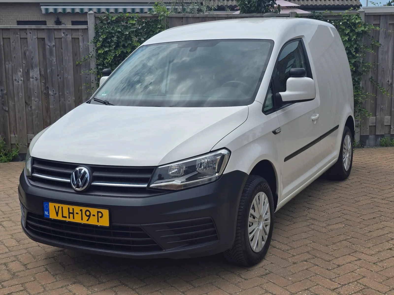 Volkswagen Caddy (2015) — foto 1