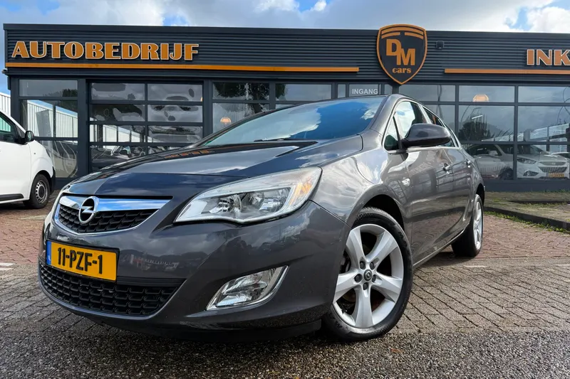Opel Astra (2011)