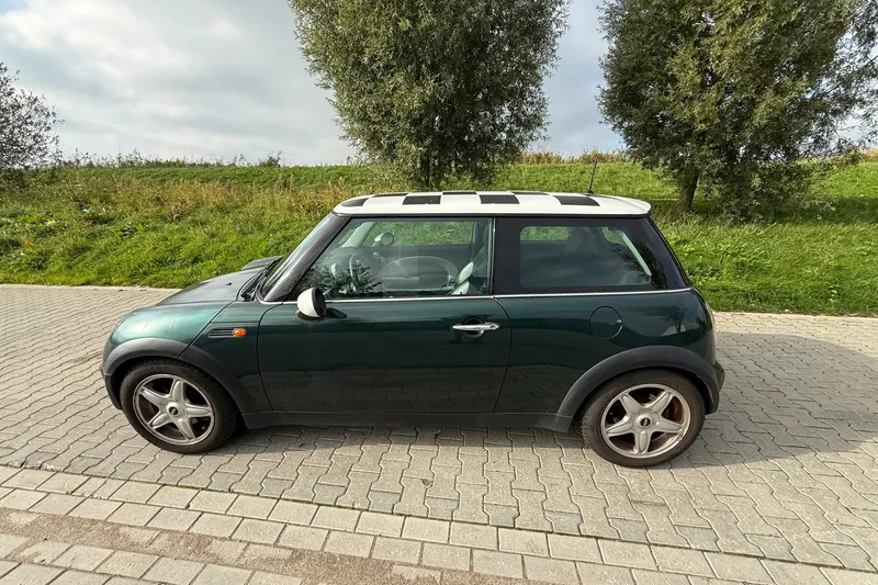 MINI Cooper (2001)