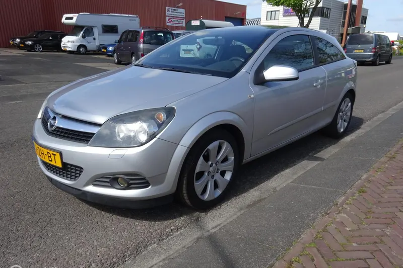 Opel Astra GTC (2008)