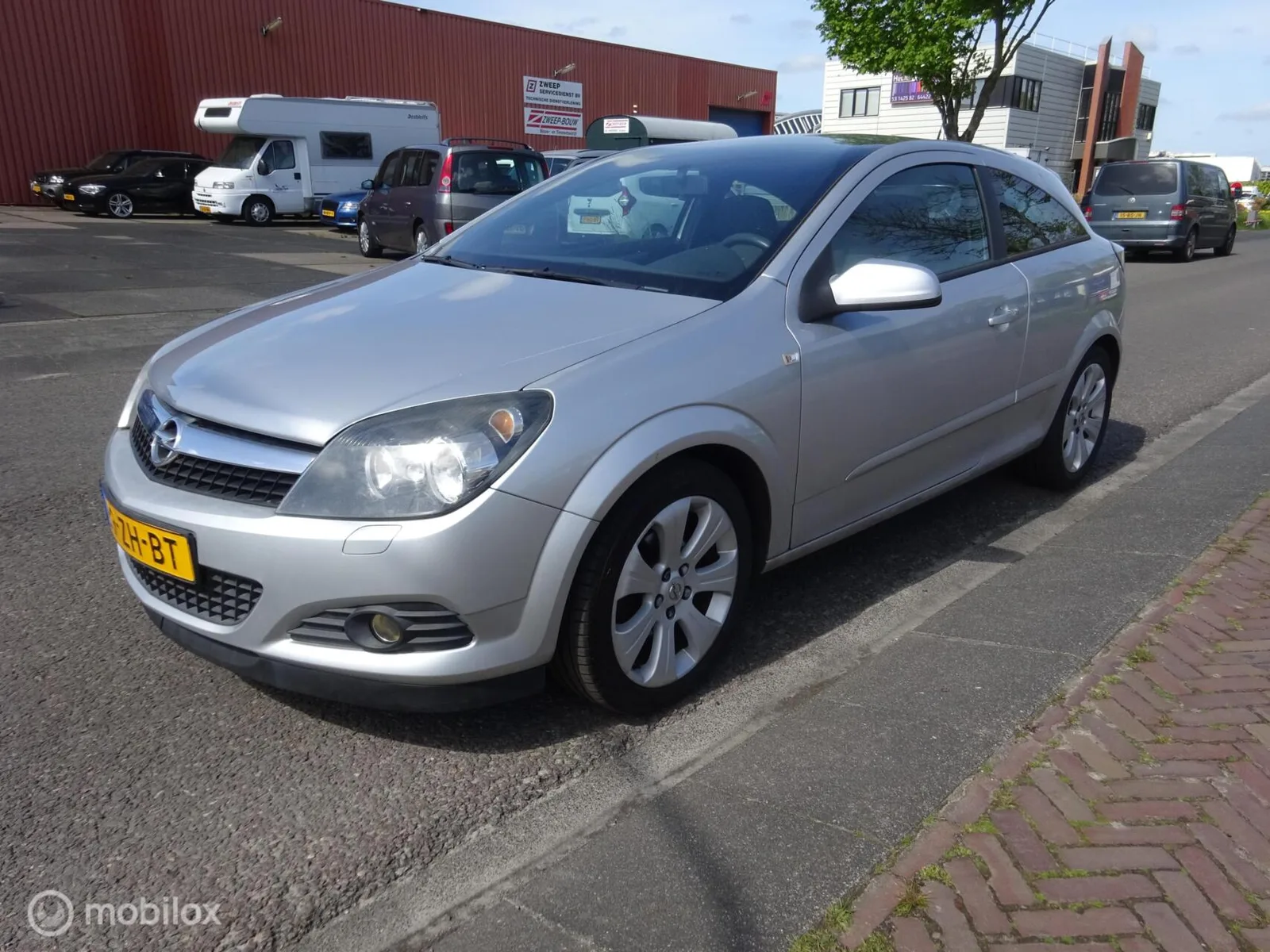Opel Astra GTC (2008) — foto 1