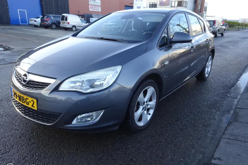 Opel Astra (2010)