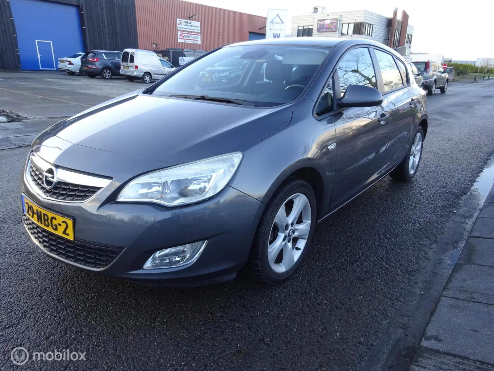 Opel Astra (2010) — foto 1