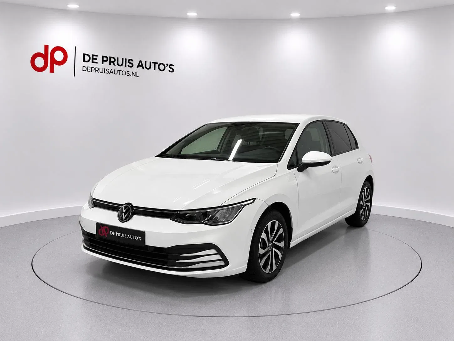 Volkswagen Golf (2022) — foto 1