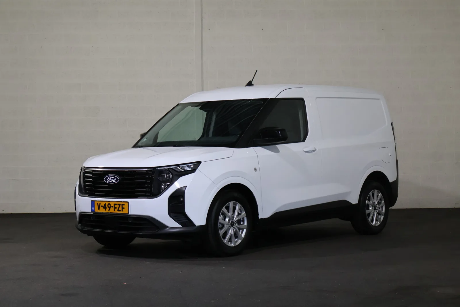 Ford Transit Courier (2024) — foto 1