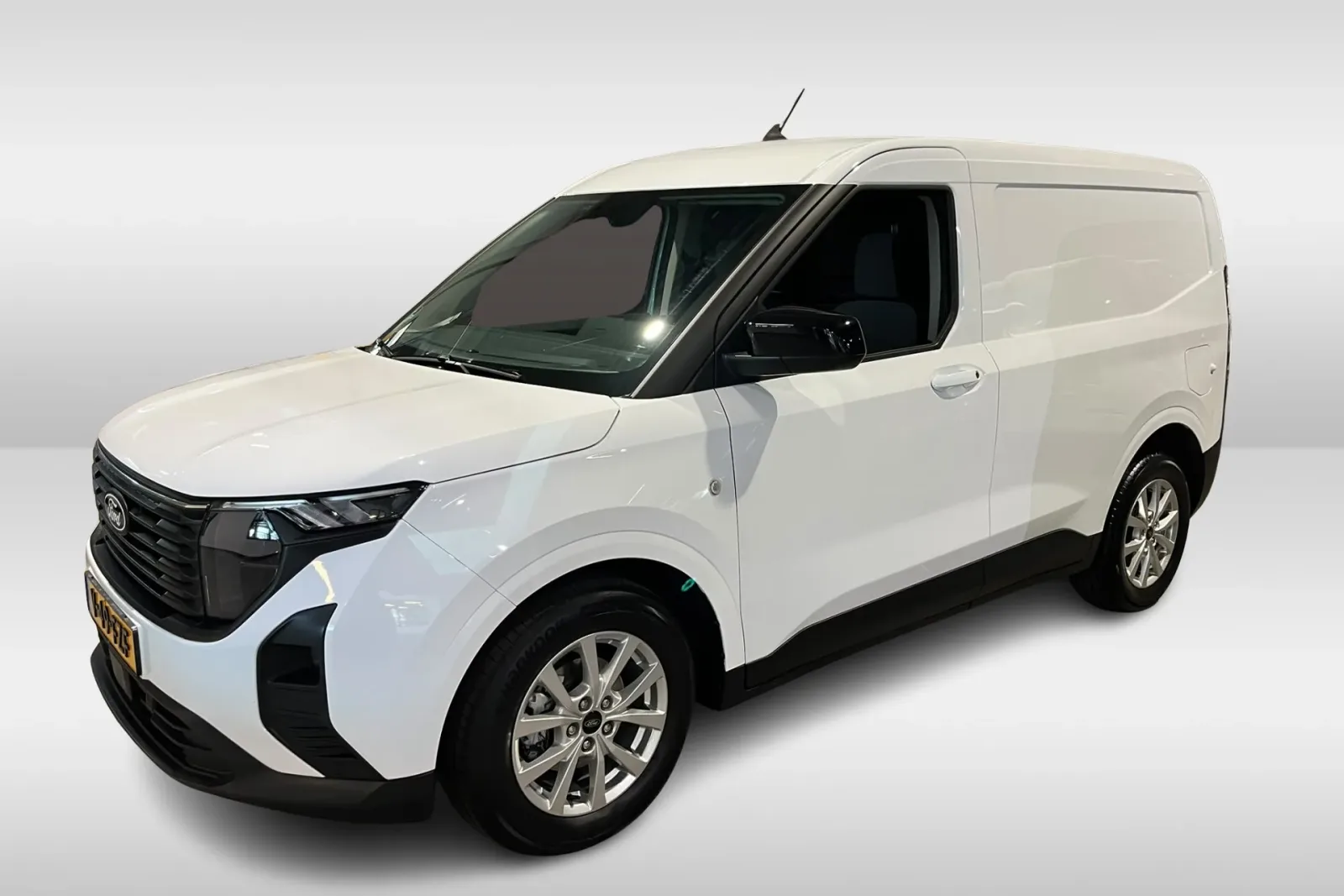 Ford Transit Courier (2024) — foto 1
