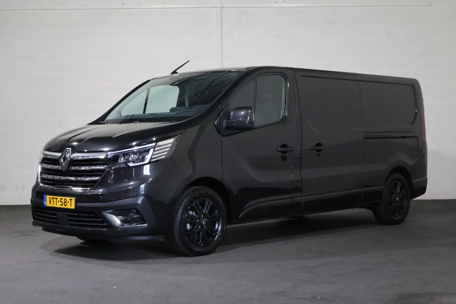 Renault Trafic (2023) — foto 1