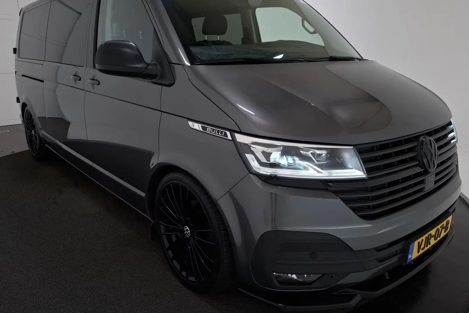 Volkswagen Transporter (2021) — foto 1