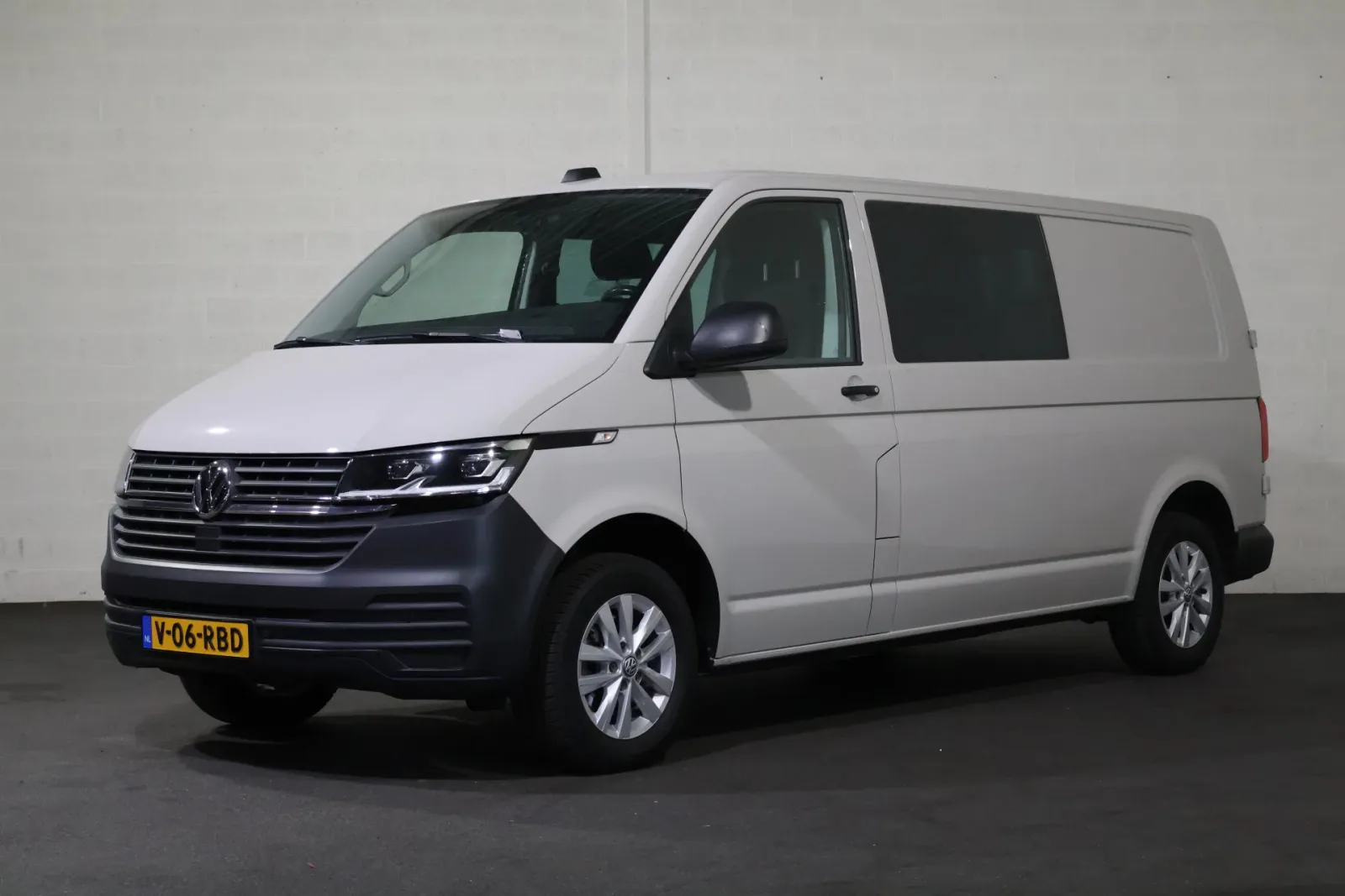 Volkswagen Transporter (2022) — foto 1