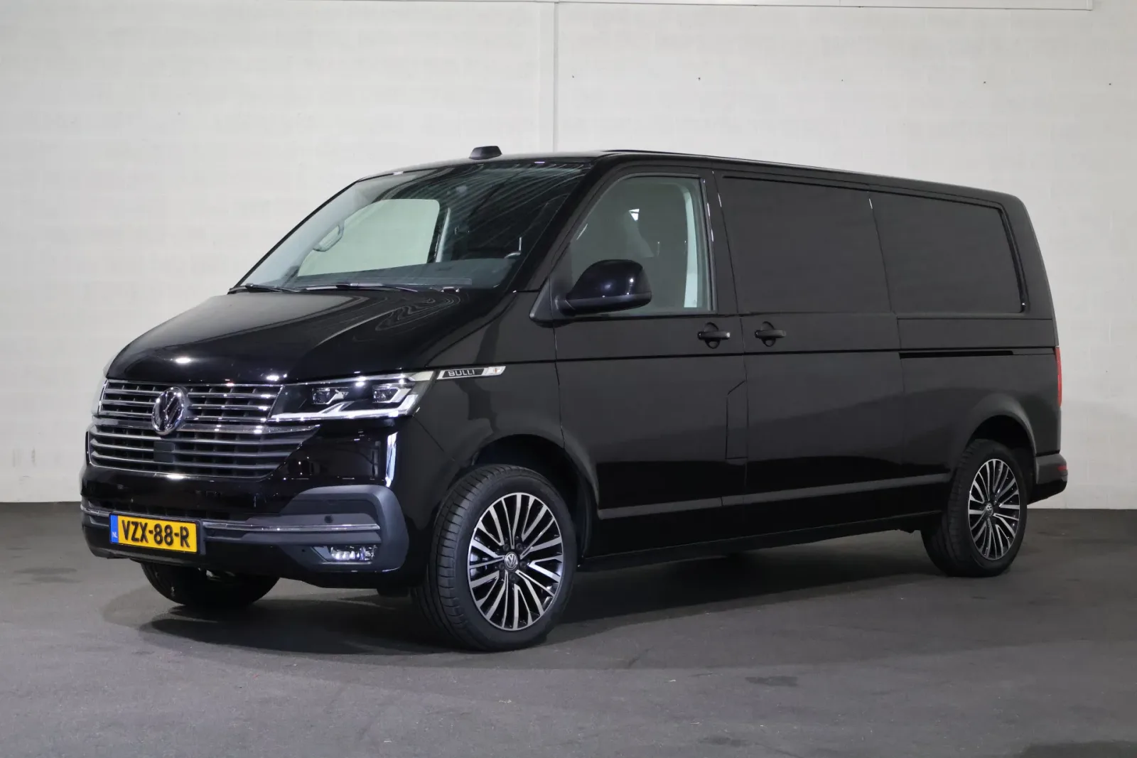 Volkswagen Transporter (2024) — foto 1