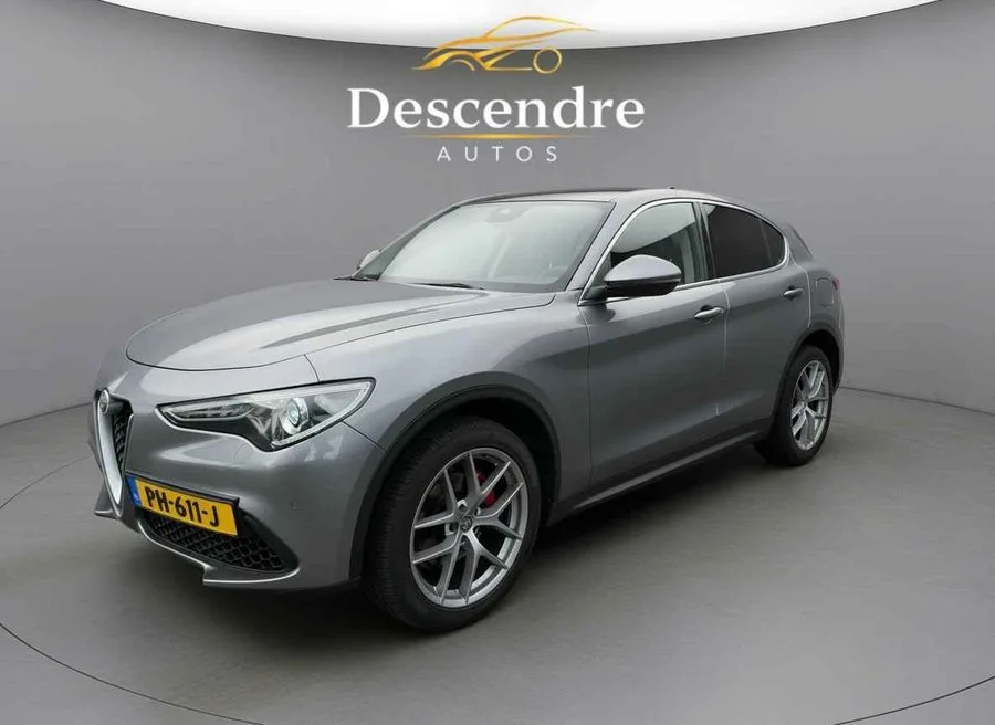 Alfa Romeo Stelvio (2017) — foto 1