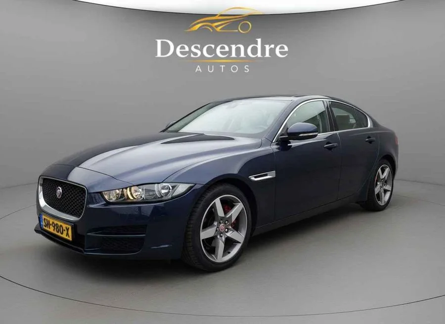 Jaguar XE (2018) — foto 1